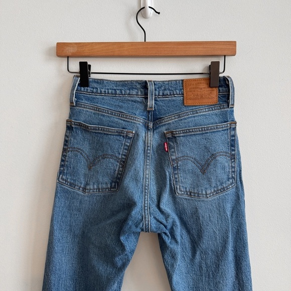 LEVI’S • Wedgie Icon Fit in These Dreams - Picture 9 of 13